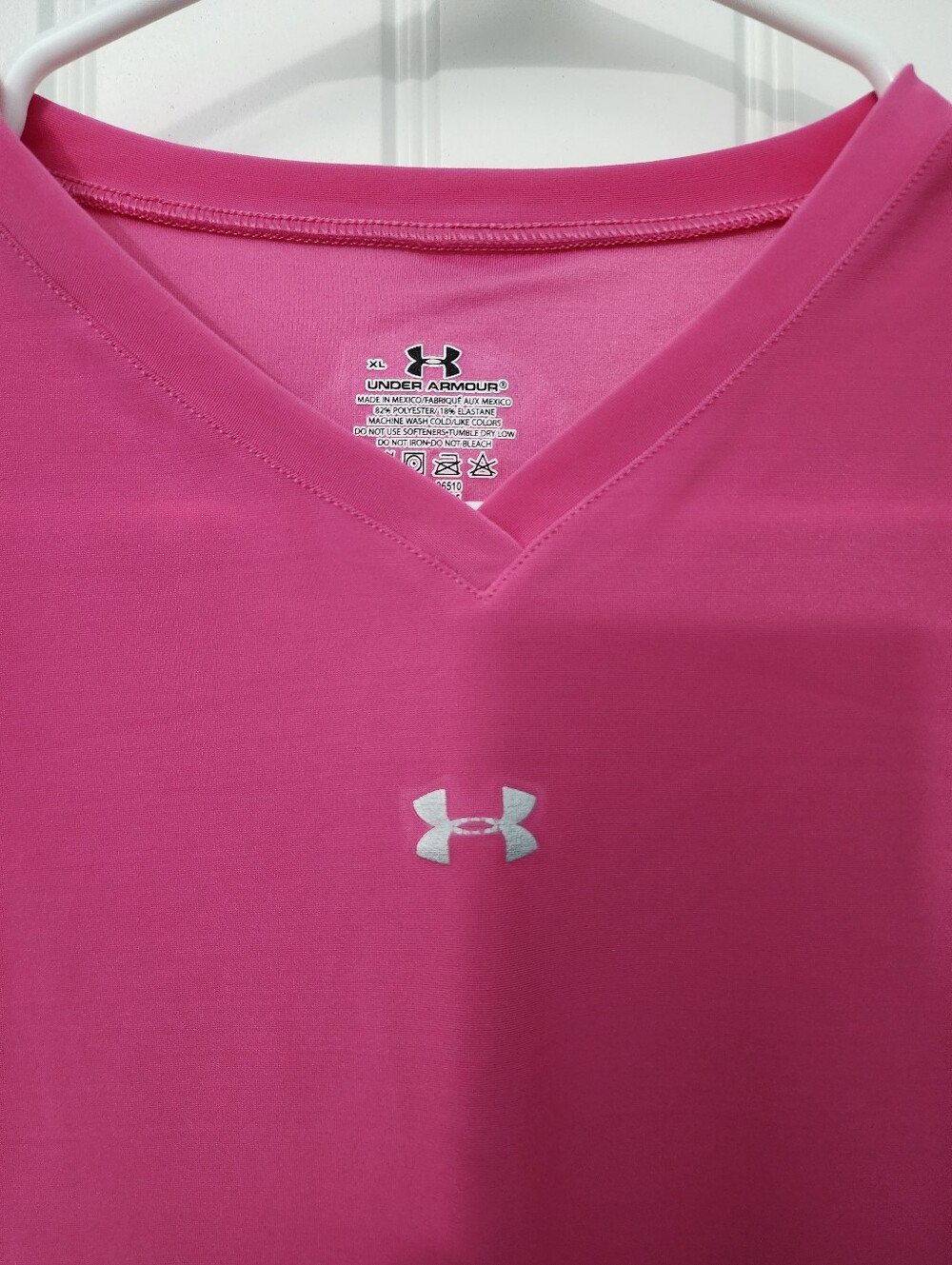 Under Armour *Flawed* Pink Long Sleeve V-Neck Athletic Top, Size XL - Picture 4 of 7
